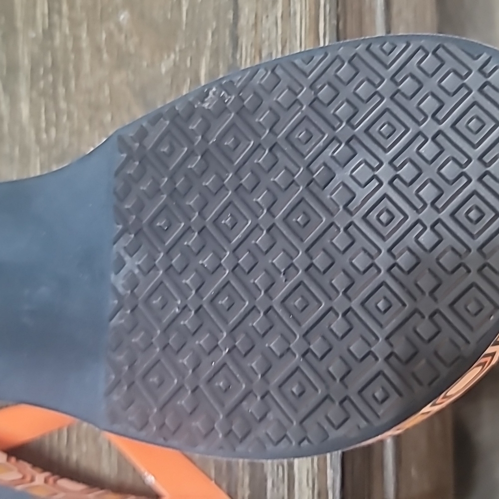 Tory Burch Orange Patterned Flip Flops size 11 - Picture 5 of 10